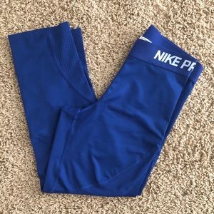 NIKE Pro Combat Crop Leggings
